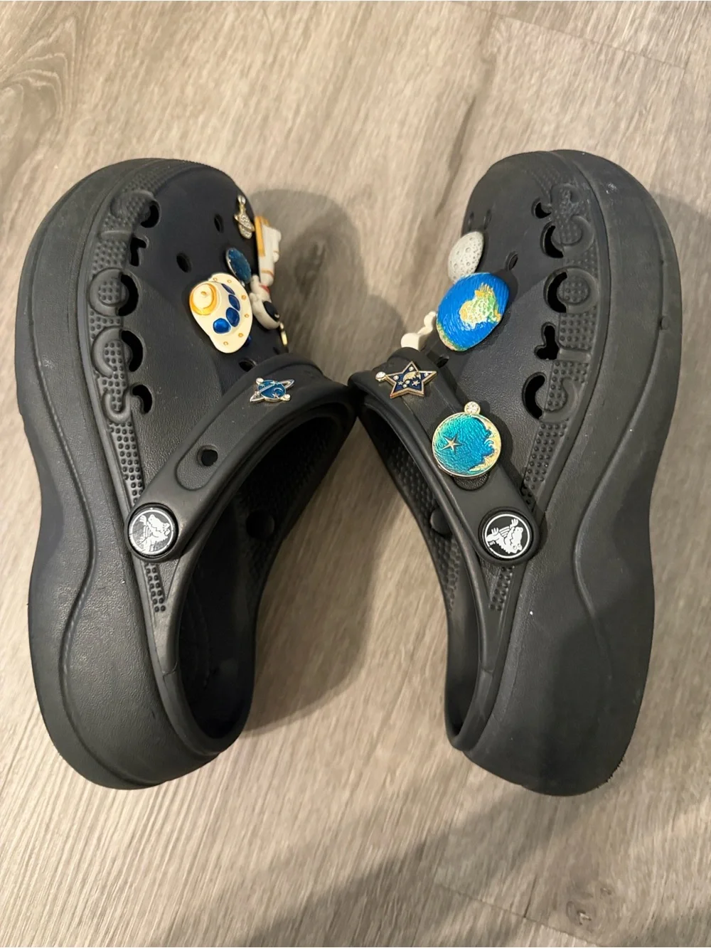 CROCS Baya clogs platforms W5 with charms